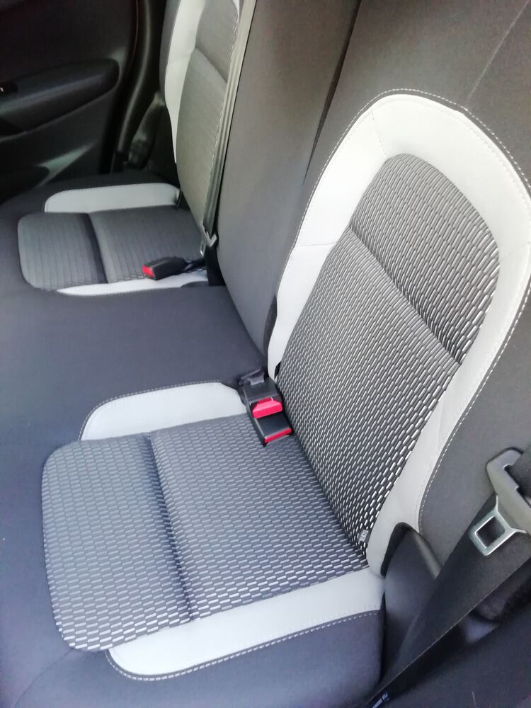 Asiento trasero del C3 entero, limpio