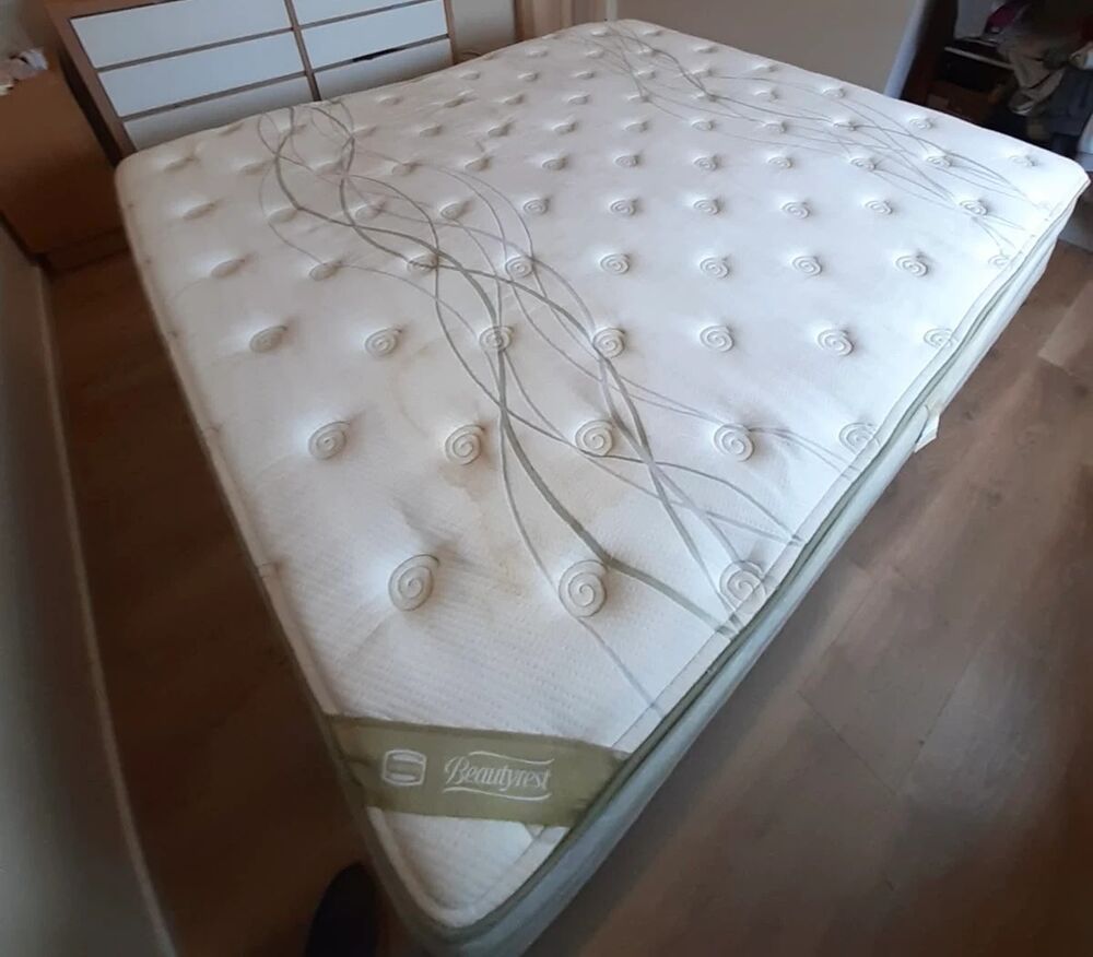 El mismo colchón después de la limpieza